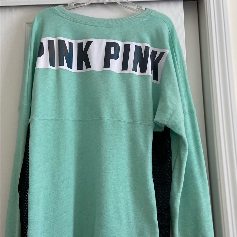 Long sleeve jersey top.